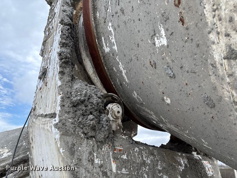 image for item FB3314 2006 International 5600i ready mix truck