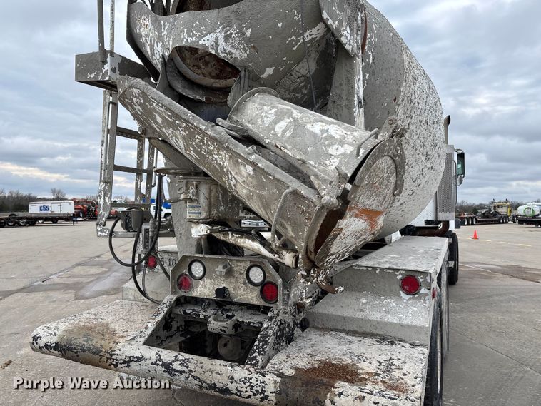 image for item FB3314 2006 International 5600i ready mix truck