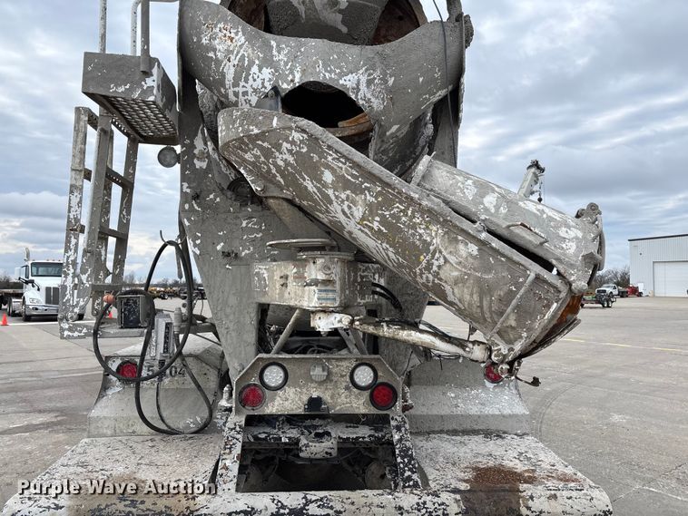 image for item FB3314 2006 International 5600i ready mix truck