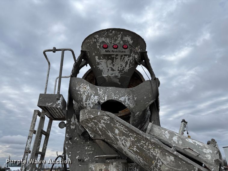 image for item FB3314 2006 International 5600i ready mix truck