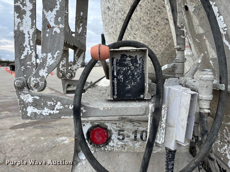 image for item FB3314 2006 International 5600i ready mix truck