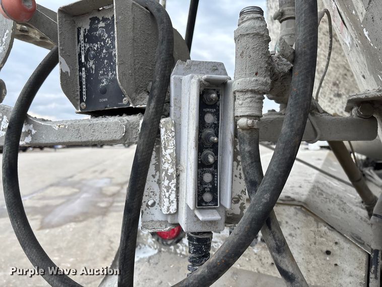 image for item FB3314 2006 International 5600i ready mix truck