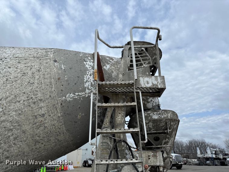 image for item FB3314 2006 International 5600i ready mix truck