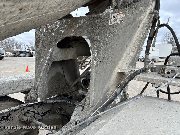 image for item FB3314 2006 International 5600i ready mix truck