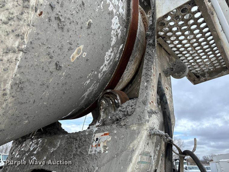 image for item FB3314 2006 International 5600i ready mix truck