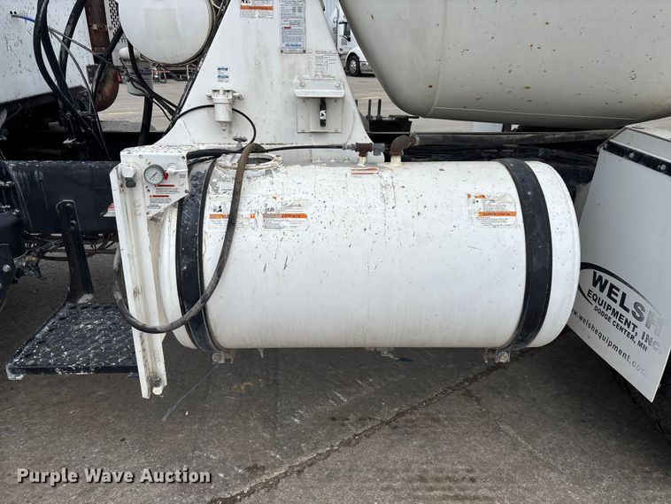 image for item FB3314 2006 International 5600i ready mix truck