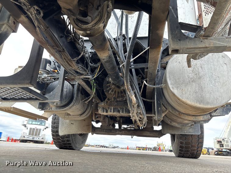 image for item FB3314 2006 International 5600i ready mix truck