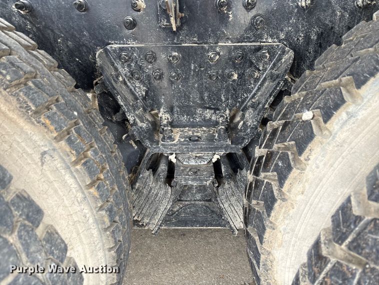 image for item FB3314 2006 International 5600i ready mix truck