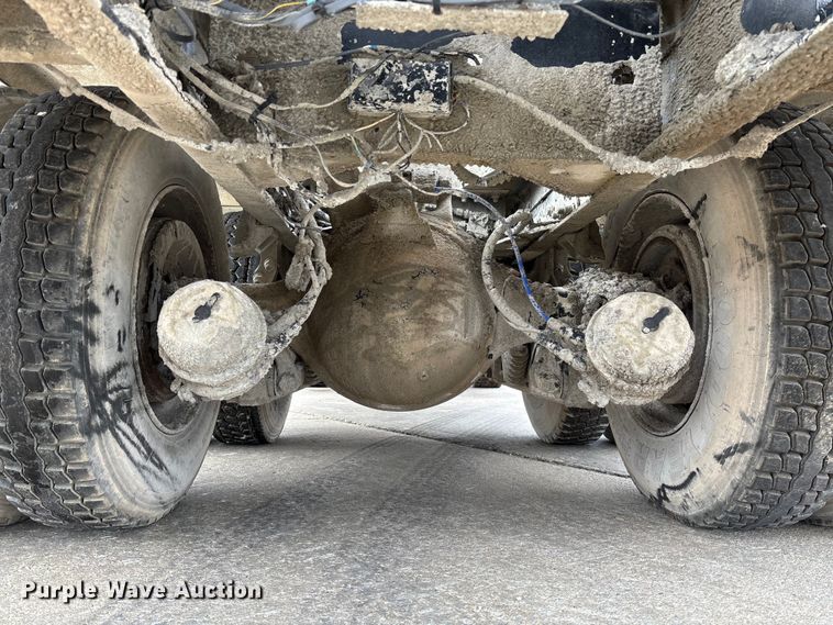 image for item FB3314 2006 International 5600i ready mix truck