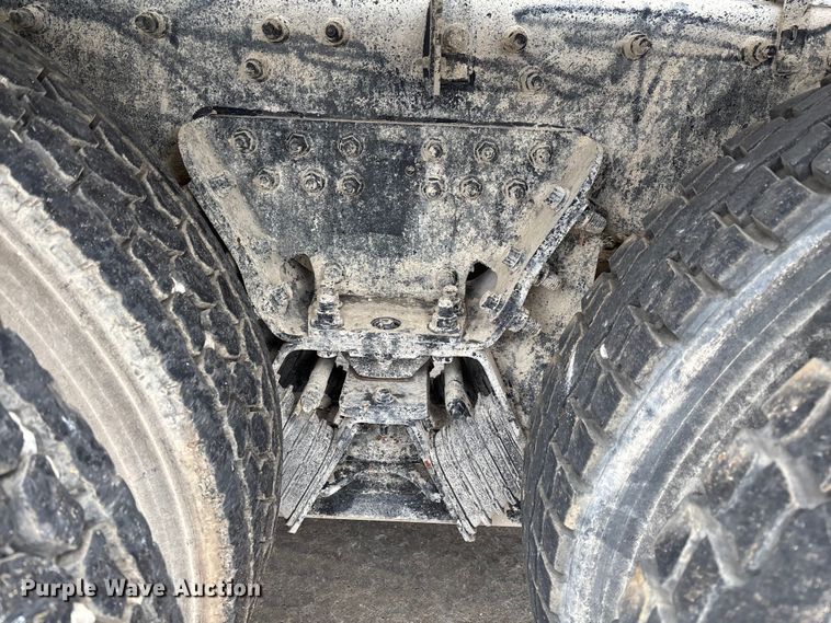 image for item FB3314 2006 International 5600i ready mix truck