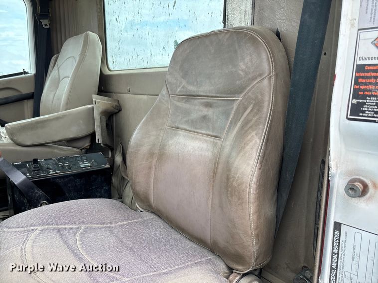 image for item FB3314 2006 International 5600i ready mix truck