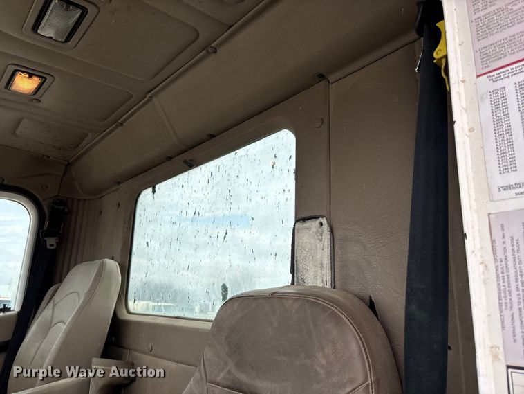 image for item FB3314 2006 International 5600i ready mix truck