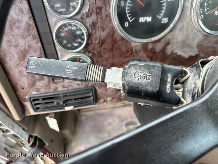 image for item FB3314 2006 International 5600i ready mix truck