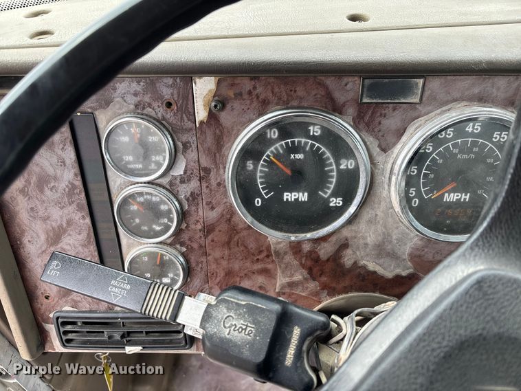 image for item FB3314 2006 International 5600i ready mix truck