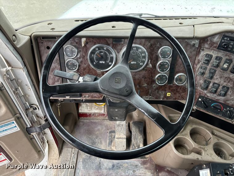 image for item FB3314 2006 International 5600i ready mix truck