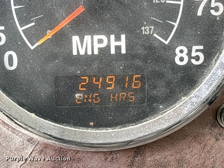 image for item FB3314 2006 International 5600i ready mix truck