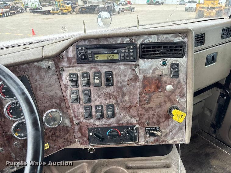 image for item FB3314 2006 International 5600i ready mix truck