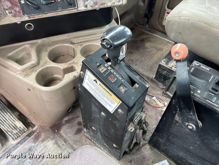 image for item FB3314 2006 International 5600i ready mix truck