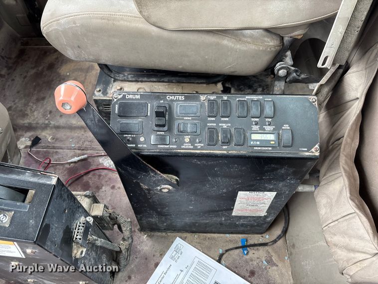 image for item FB3314 2006 International 5600i ready mix truck