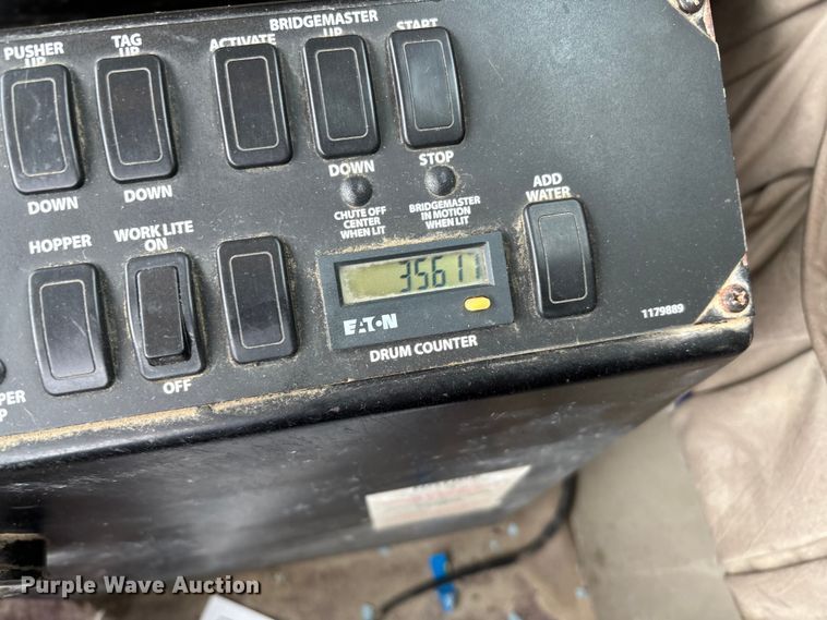 image for item FB3314 2006 International 5600i ready mix truck