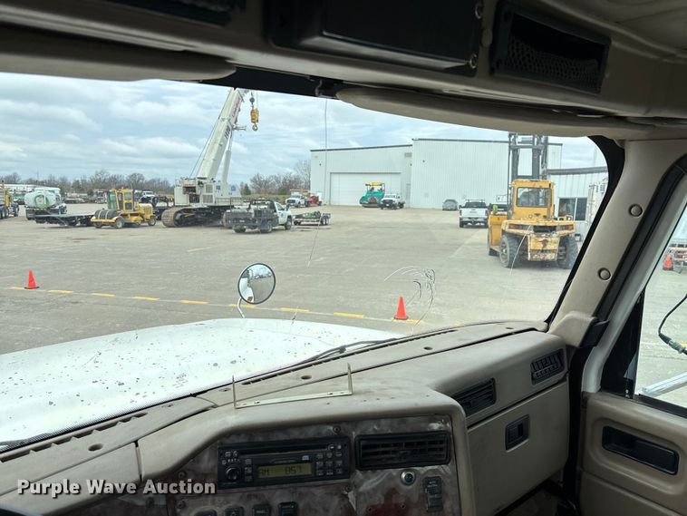 image for item FB3314 2006 International 5600i ready mix truck