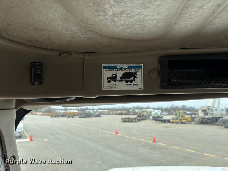 image for item FB3314 2006 International 5600i ready mix truck