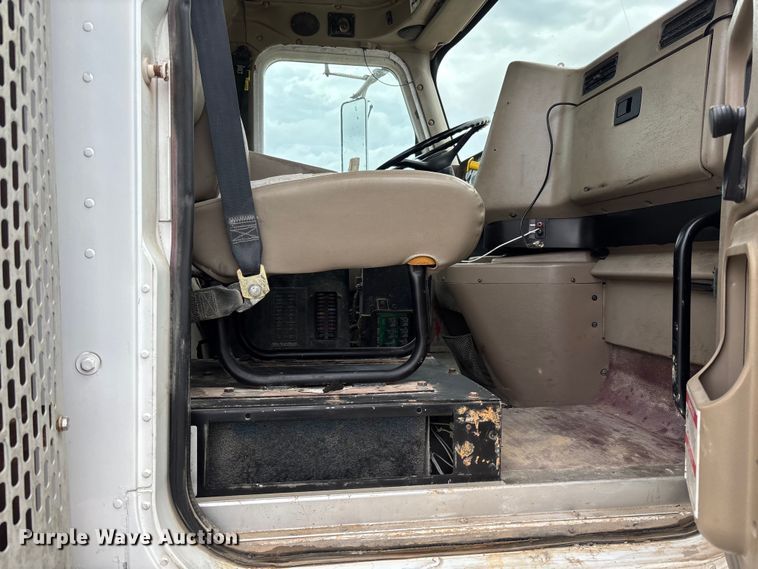 image for item FB3314 2006 International 5600i ready mix truck