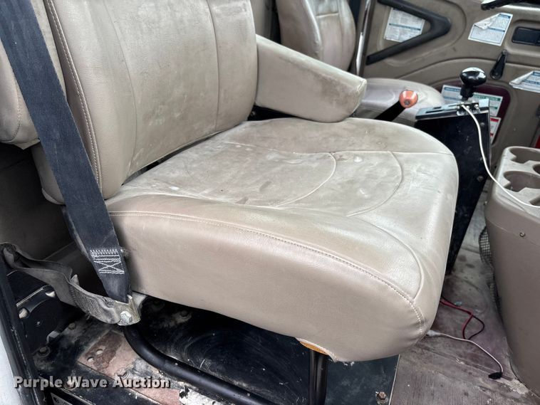 image for item FB3314 2006 International 5600i ready mix truck