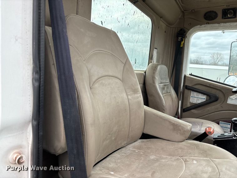 image for item FB3314 2006 International 5600i ready mix truck