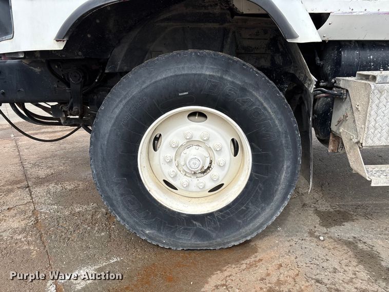 image for item FB3314 2006 International 5600i ready mix truck