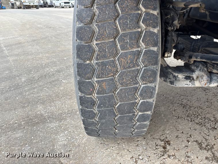 image for item FB3314 2006 International 5600i ready mix truck