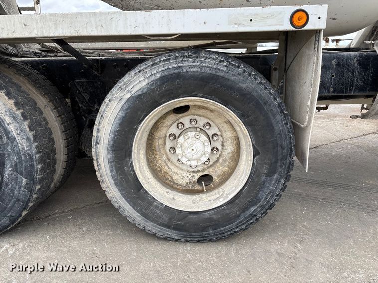 image for item FB3314 2006 International 5600i ready mix truck