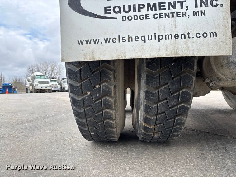 image for item FB3314 2006 International 5600i ready mix truck