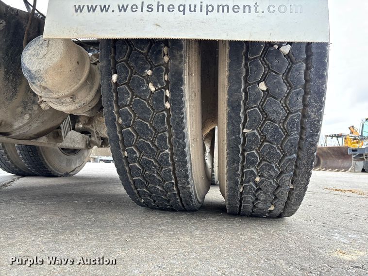 image for item FB3314 2006 International 5600i ready mix truck