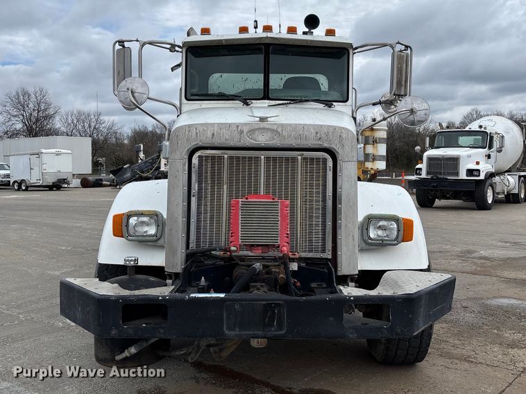 image for item FB3315 2007 Peterbilt 357 ready mix truck