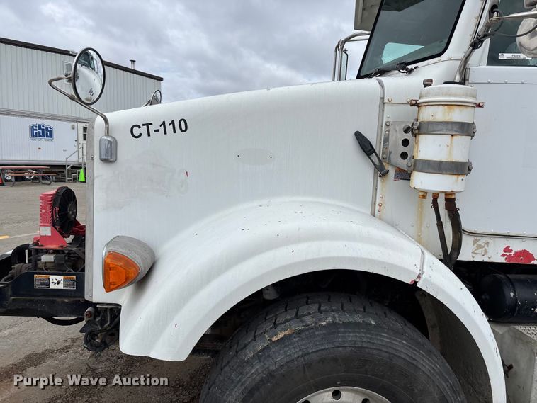 image for item FB3315 2007 Peterbilt 357 ready mix truck