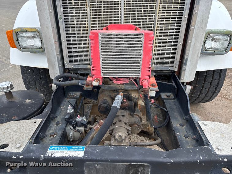 image for item FB3315 2007 Peterbilt 357 ready mix truck