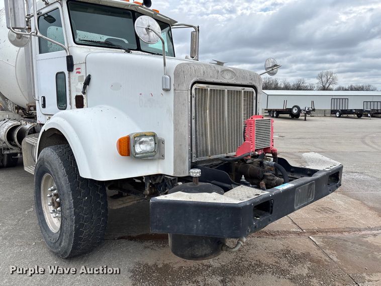 image for item FB3315 2007 Peterbilt 357 ready mix truck