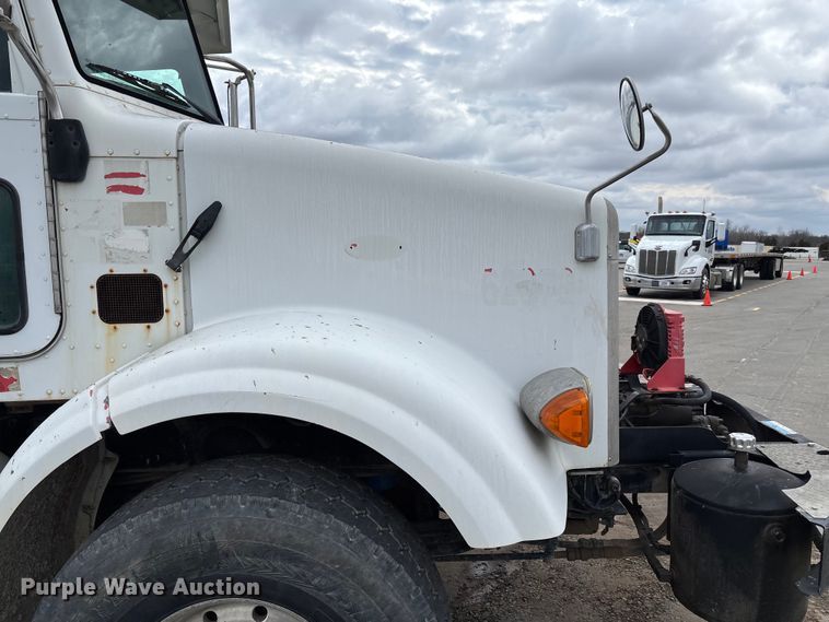 image for item FB3315 2007 Peterbilt 357 ready mix truck