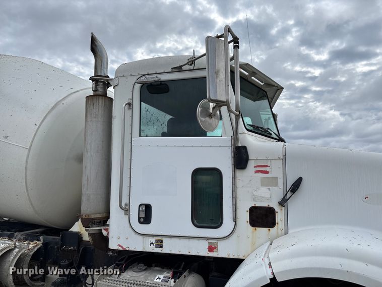 image for item FB3315 2007 Peterbilt 357 ready mix truck