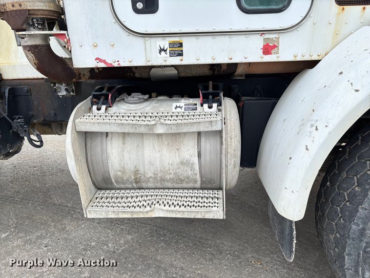 image for item FB3315 2007 Peterbilt 357 ready mix truck