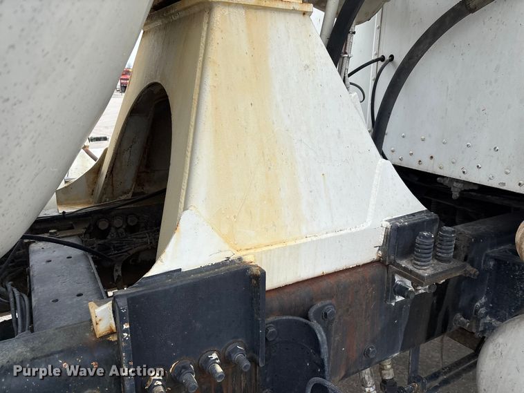 image for item FB3315 2007 Peterbilt 357 ready mix truck