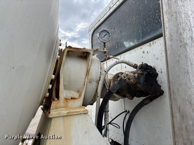 image for item FB3315 2007 Peterbilt 357 ready mix truck