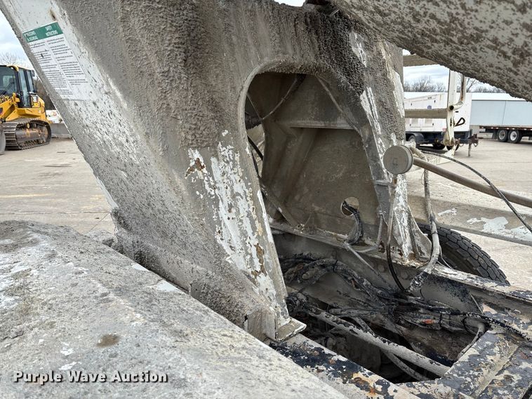 image for item FB3315 2007 Peterbilt 357 ready mix truck