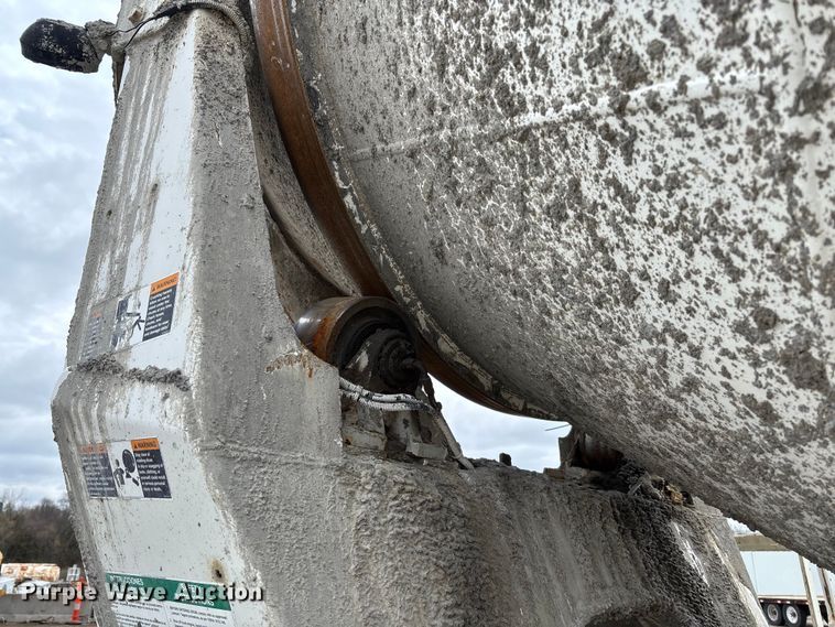 image for item FB3315 2007 Peterbilt 357 ready mix truck