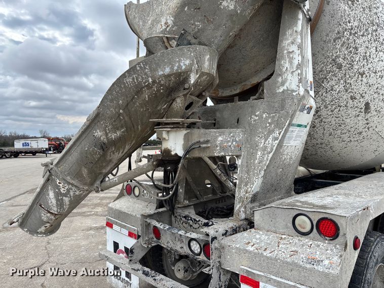 image for item FB3315 2007 Peterbilt 357 ready mix truck