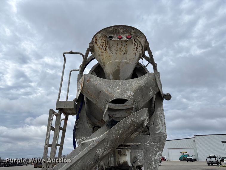 image for item FB3315 2007 Peterbilt 357 ready mix truck