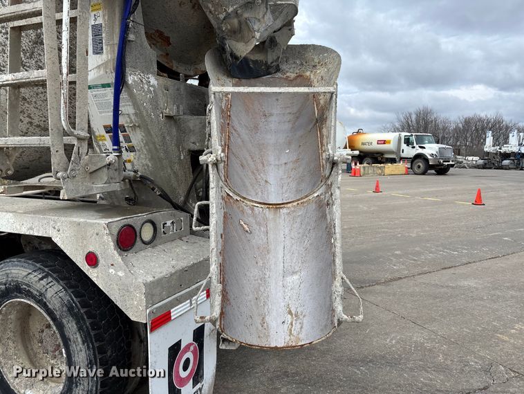 image for item FB3315 2007 Peterbilt 357 ready mix truck