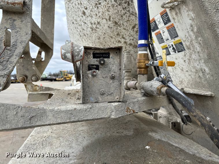 image for item FB3315 2007 Peterbilt 357 ready mix truck