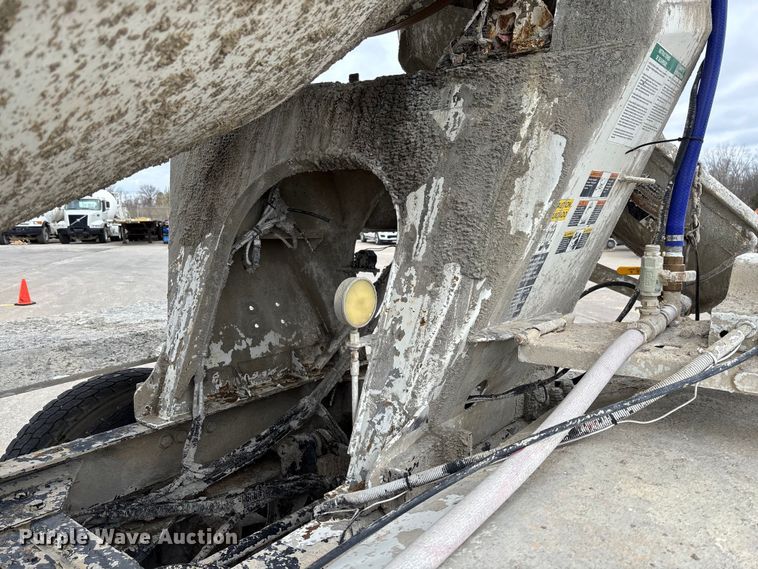 image for item FB3315 2007 Peterbilt 357 ready mix truck